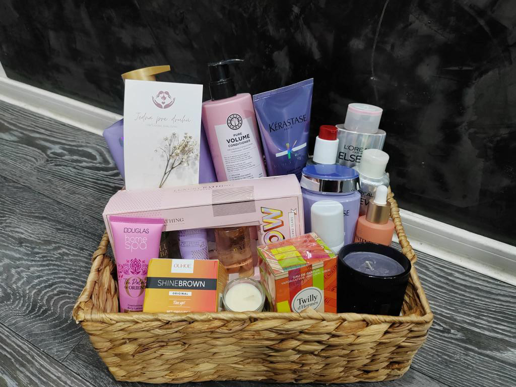 Balíček s hygienickými a kozmetickými potrebami pre ženy